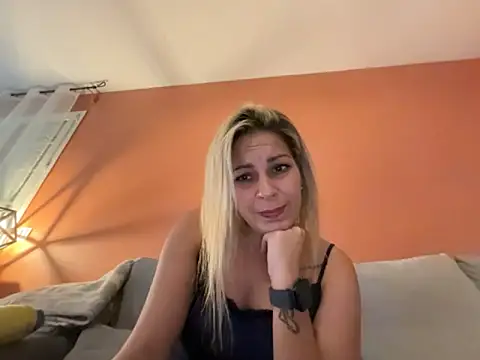 Snapshot of minettedusud chatting on 17, 9, 2025 minettedusud online show from 17, 9, 2025