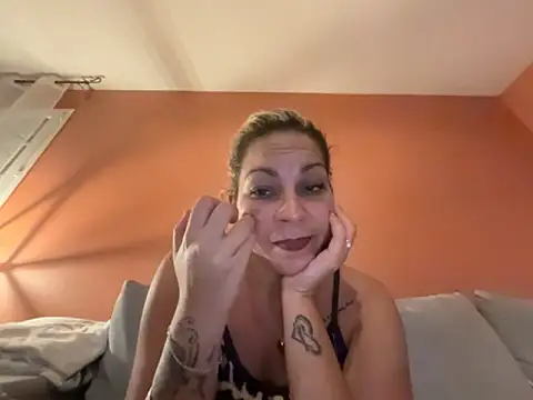 Snapshot of minettedusud chatting on 18, 9, 2025 minettedusud online show from 18, 9, 2025