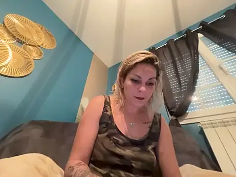 Snapshot of minettedusud chatting on 19, 9, 2025 minettedusud online show from 19, 9, 2025