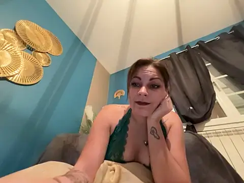 Snapshot of minettedusud chatting on 17, 11, 2025 minettedusud online show from 17, 11, 2025