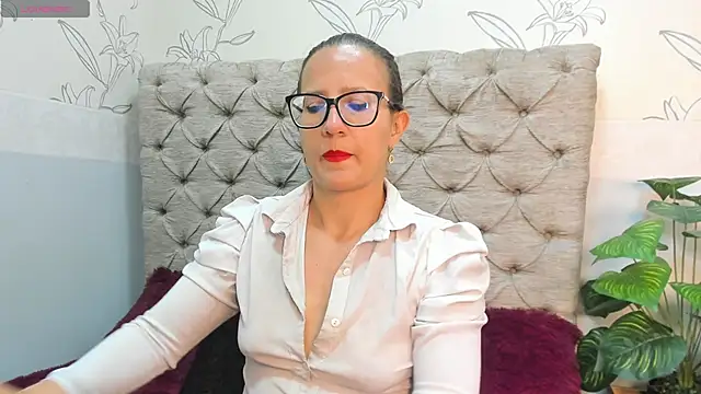 Saraa Marrison  online show from 28, 10, 2025