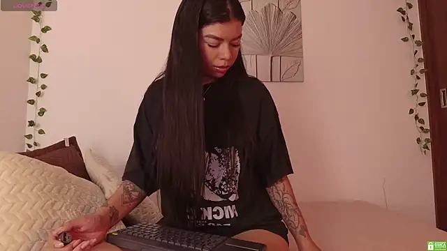 Snapshot of swt_helen chatting on 15, 4, 2026 swt helen online show from 15, 4, 2026