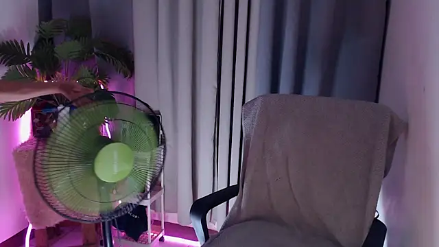 Snapshot of pinkcock_froi2305 chatting on 8, 1, 2026 pinkcock froi2305 online show from 8, 1, 2026