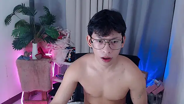 Snapshot of pinkcock_froi2305 chatting on 22, 3, 2026 pinkcock froi2305 online show from 22, 3, 2026