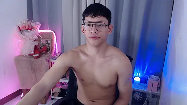 Snapshot of pinkcock_froi2305 chatting on 29, 3, 2026 pinkcock froi2305 online show from 29, 3, 2026
