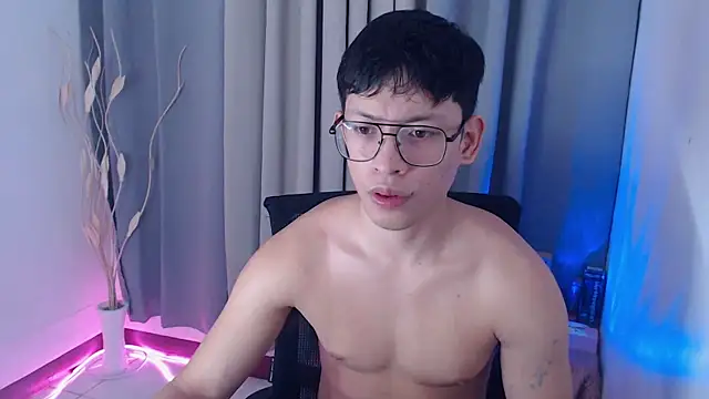 Snapshot of pinkcock_froi2305 chatting on 2, 4, 2026 pinkcock froi2305 online show from 2, 4, 2026