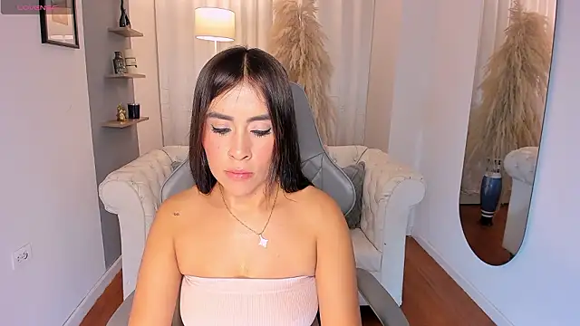 Snapshot of Natalia_Leon8 chatting on 5, 3, 2026 Natalia Leon8 online show from 5, 3, 2026