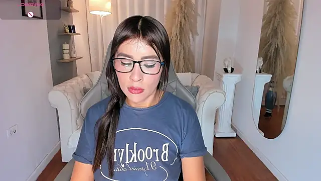 Snapshot of Natalia_Leon8 chatting on 9, 4, 2026 Natalia Leon8 online show from 9, 4, 2026