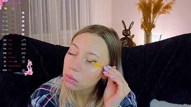 NyxaThorn online show from 8, 11, 2025