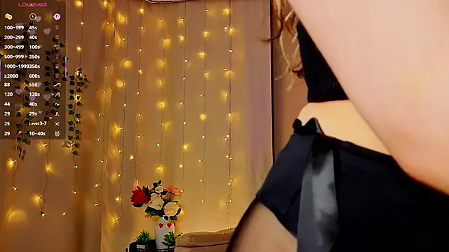 Snapshot of Tender_beauty chatting on 4, 4, 2026 Tender beauty online show from 4, 4, 2026