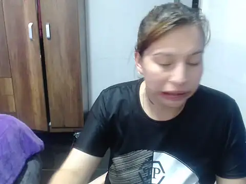 Snapshot of cloequeen15 chatting on 29, 10, 2025 cloequeen15 online show from 29, 10, 2025