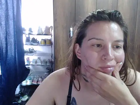 Snapshot of cloequeen15 chatting on 25, 11, 2025 cloequeen15 online show from 25, 11, 2025