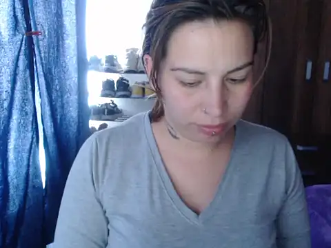 Snapshot of cloequeen15 chatting on 26, 11, 2025 cloequeen15 online show from 26, 11, 2025