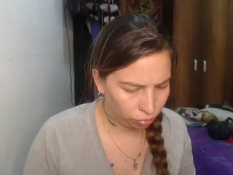 cloequeen15 online show from 13, 3, 2026