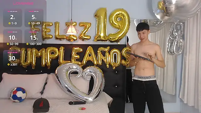 Snapshot of Abraham_horny18 chatting on 11, 10, 2025 Abraham horny18 online show from 11, 10, 2025