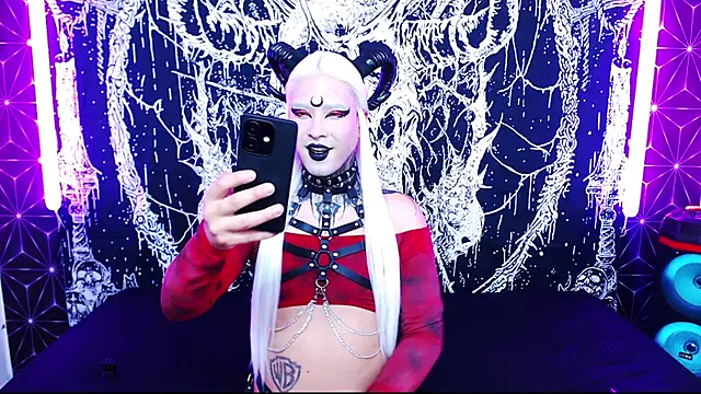 naomi satan online show from 29, 4, 2026