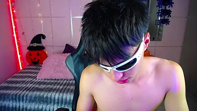 Justin gray  online show from 22, 10, 2025