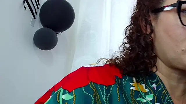 TifanyQueen  online show from 12, 10, 2025