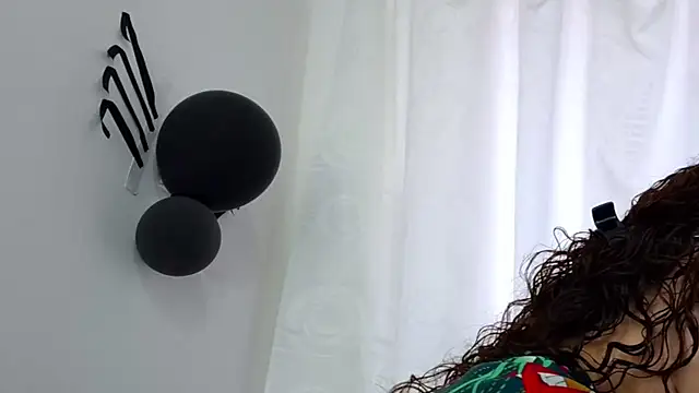 TifanyQueen  online show from 13, 10, 2025