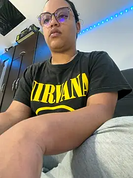 Snapshot of angels_evil chatting on 25, 11, 2025 angels evil online show from 25, 11, 2025