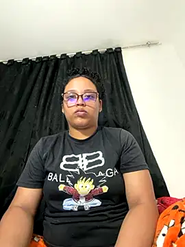 Snapshot of angels_evil chatting on 4, 12, 2025 angels evil online show from 4, 12, 2025