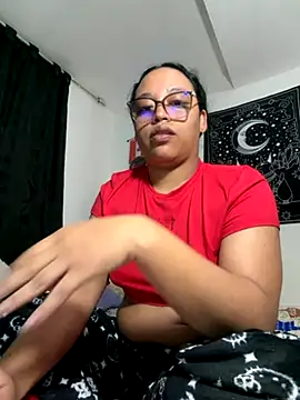 Snapshot of angels_evil chatting on 17, 12, 2025 angels evil online show from 17, 12, 2025