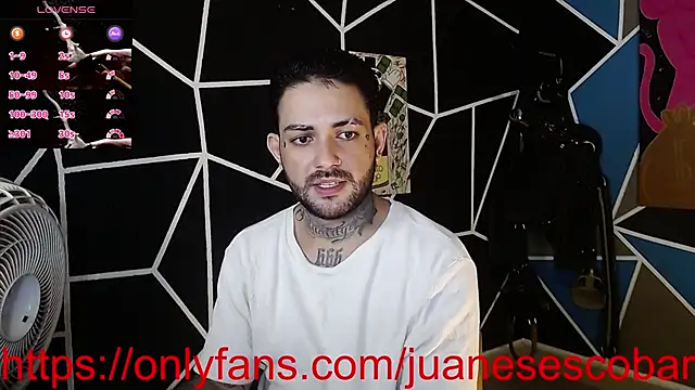 Snapshot of nicolastorres99 chatting on 10, 10, 2025 nicolastorres99 online show from 10, 10, 2025