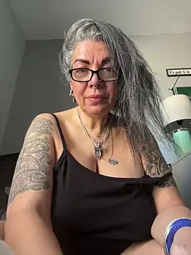 dieseldame1313 online show from 12, 12, 2024