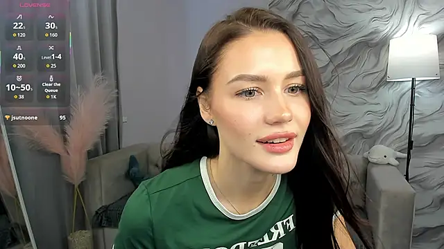 Snapshot of Aria_Mila chatting on 9, 9, 2025 Aria Mila online show from 9, 9, 2025