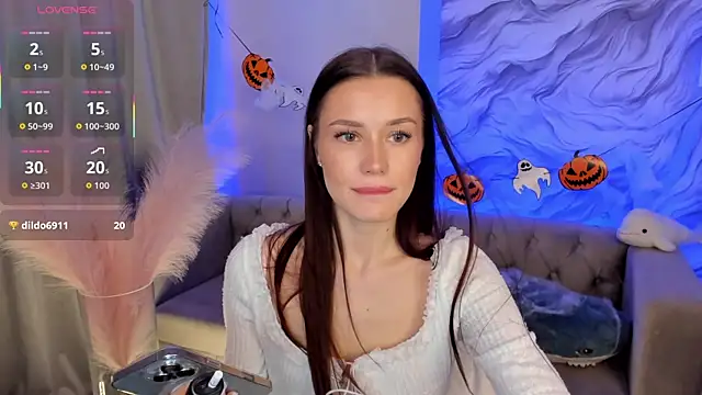 Snapshot of Aria_Mila chatting on 24, 10, 2025 Aria Mila online show from 24, 10, 2025