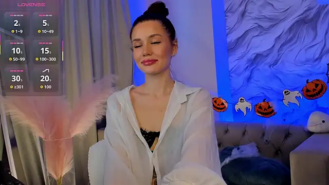 Snapshot of Aria_Mila chatting on 27, 10, 2025 Aria Mila online show from 27, 10, 2025