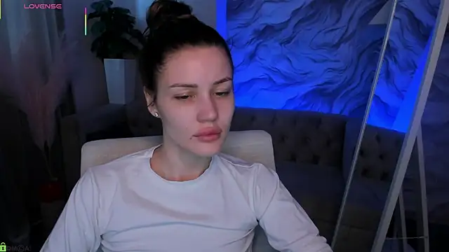 Snapshot of Aria_Mila chatting on 15, 4, 2026 Aria Mila online show from 15, 4, 2026