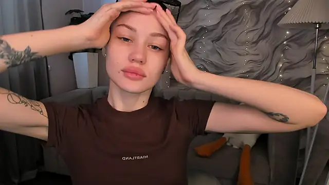 Snapshot of Aria_Mila chatting on 13, 5, 2026 Aria Mila online show from 13, 5, 2026