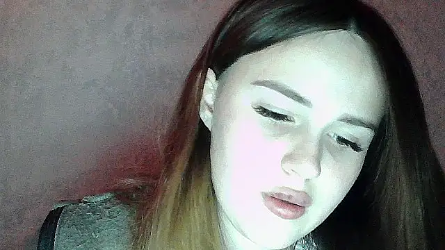 SweetLoraa online show from 13, 5, 2026