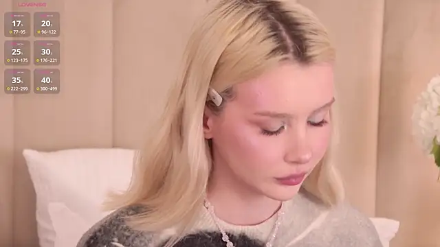 Snapshot of Nesolla chatting on 16, 9, 2025 Nesolla online show from 16, 9, 2025