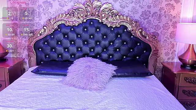 Lola Pierce online show from 20, 9, 2025