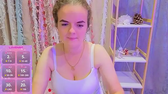 Snapshot of Luisa_Rosee chatting on 8, 10, 2025 Luisa Rosee online show from 8, 10, 2025