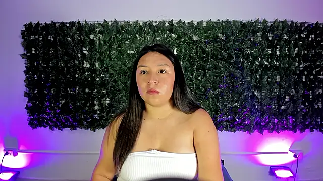 Snapshot of BellaRoux1 chatting on 5, 3, 2026 BellaRoux1 online show from 5, 3, 2026