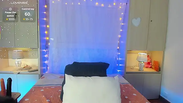 LilyWhitney online show from 8, 11, 2025