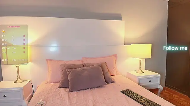 lunavelvet15 online show from 10, 10, 2025