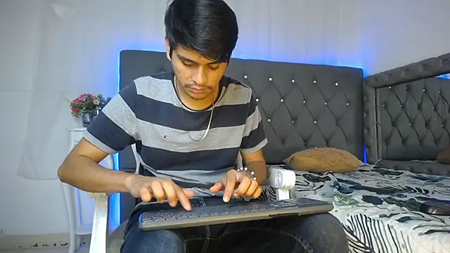 Charlie Cock  online show from 30, 9, 2025