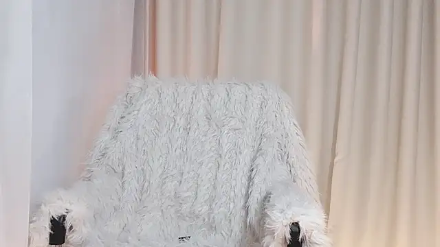 Snapshot of Vessi-babe chatting on 14, 12, 2025 Vessi-babe online show from 14, 12, 2025