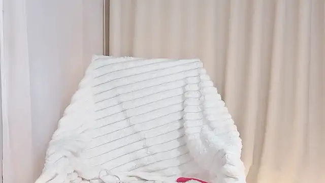 Snapshot of Vessi-babe chatting on 20, 12, 2025 Vessi-babe online show from 20, 12, 2025