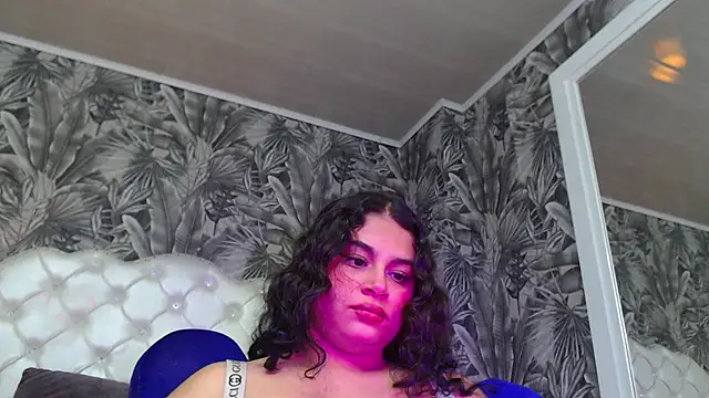 Snapshot of RylieRoss chatting on 6, 11, 2025 RylieRoss online show from 6, 11, 2025