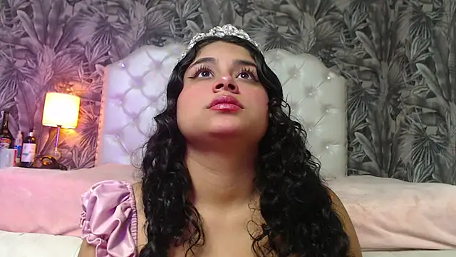 Snapshot of RylieRoss chatting on 7, 11, 2025 RylieRoss online show from 7, 11, 2025