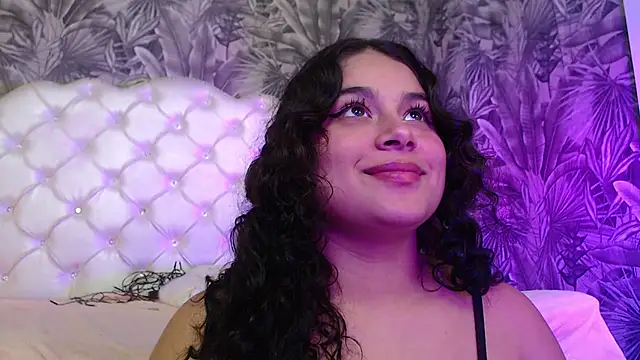 Snapshot of RylieRoss chatting on 26, 11, 2025 RylieRoss online show from 26, 11, 2025