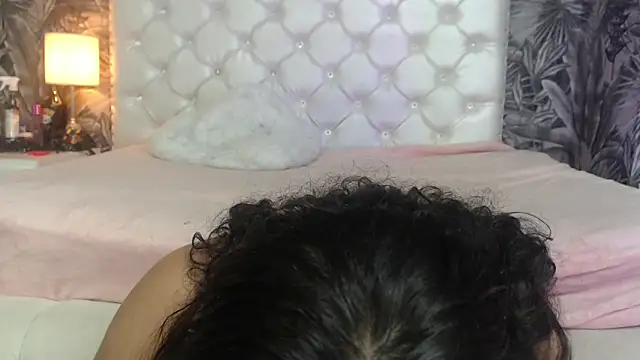 Snapshot of RylieRoss chatting on 28, 11, 2025 RylieRoss online show from 28, 11, 2025