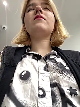 Snapshot of Cherry___Blossom chatting on 17, 9, 2025 Cherry   Blossom online show from 17, 9, 2025