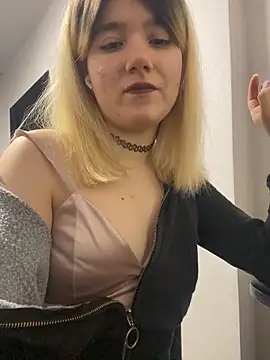 Snapshot of Cherry___Blossom chatting on 4, 3, 2026 Cherry Blossom online show from 4, 3, 2026