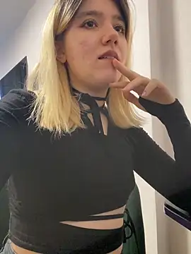 Snapshot of Cherry___Blossom chatting on 6, 3, 2026 Cherry Blossom online show from 6, 3, 2026